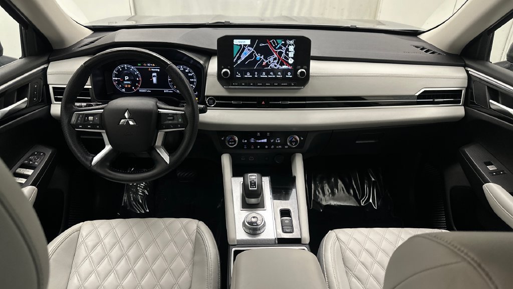 Used 2023 Mitsubishi Outlander SEL AWD/4WD image 26