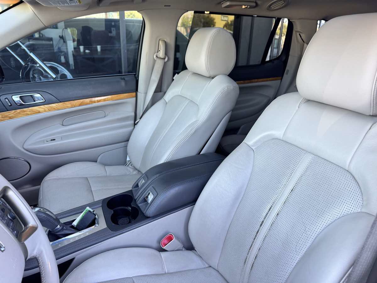 Used 2012 Lincoln MKT AWD image 44
