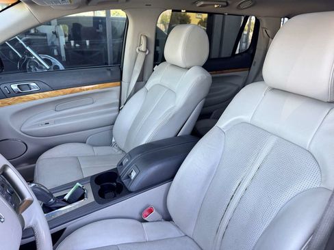 Used 2012 Lincoln MKT AWD image 44