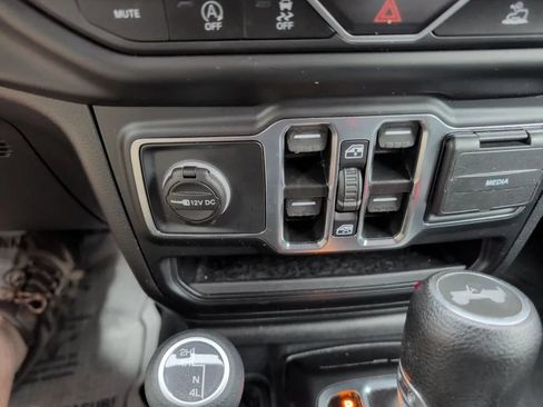 Used 2022 Jeep Wrangler Unlimited Sport AWD/4WD image 18