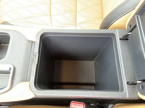 Used 2025 Nissan Sentra SV w/ SV Premium Package FWD image 46