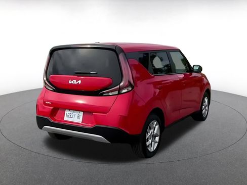 Used 2025 Kia Soul LX w/ LX Technology Package FWD image 11