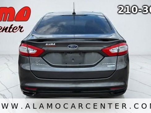 Used 2016 Ford Fusion Titanium FWD image 4