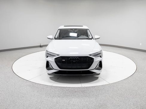 Used 2022 Audi e-tron Premium Plus w/ Premium Plus Package image 26