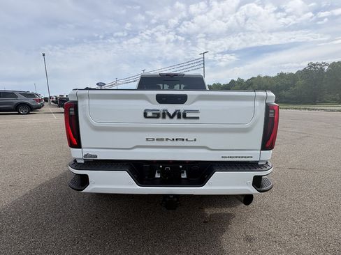 Used 2024 GMC Sierra 3500 Denali Ultimate AWD/4WD image 4