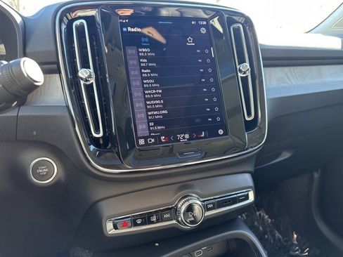 Certified 2025 Volvo XC40 B5 Core image 21