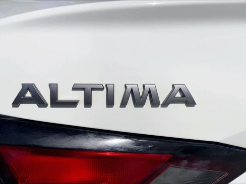 Used 2025 Nissan Altima 2.5 SV image 10