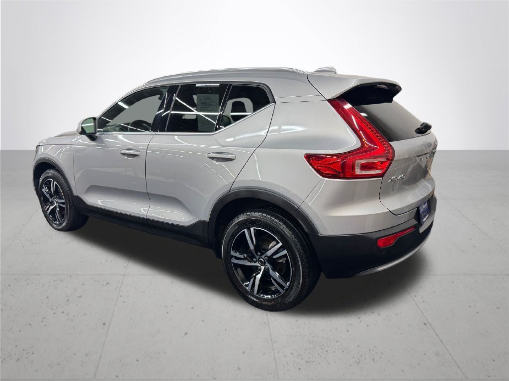 Used 2024 Volvo XC40 B5 Core AWD/4WD image 4