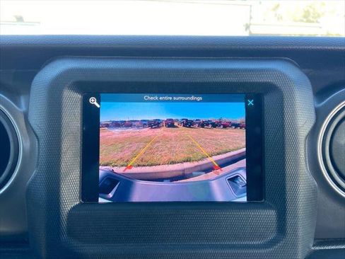 Certified 2023 Jeep Gladiator Sport w/ Trailer Tow Package AWD/4WD image 4