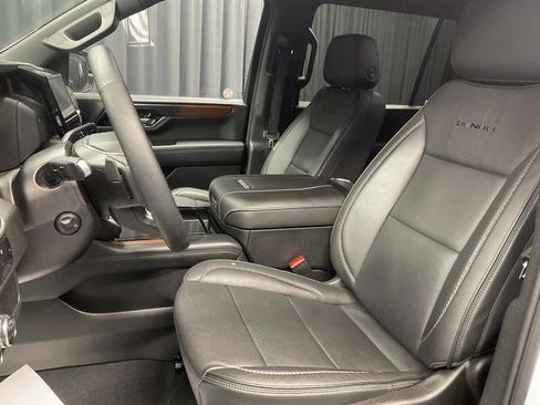 Used 2025 GMC Yukon XL Denali image 12