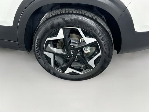 Used 2025 Kia Seltos S image 11
