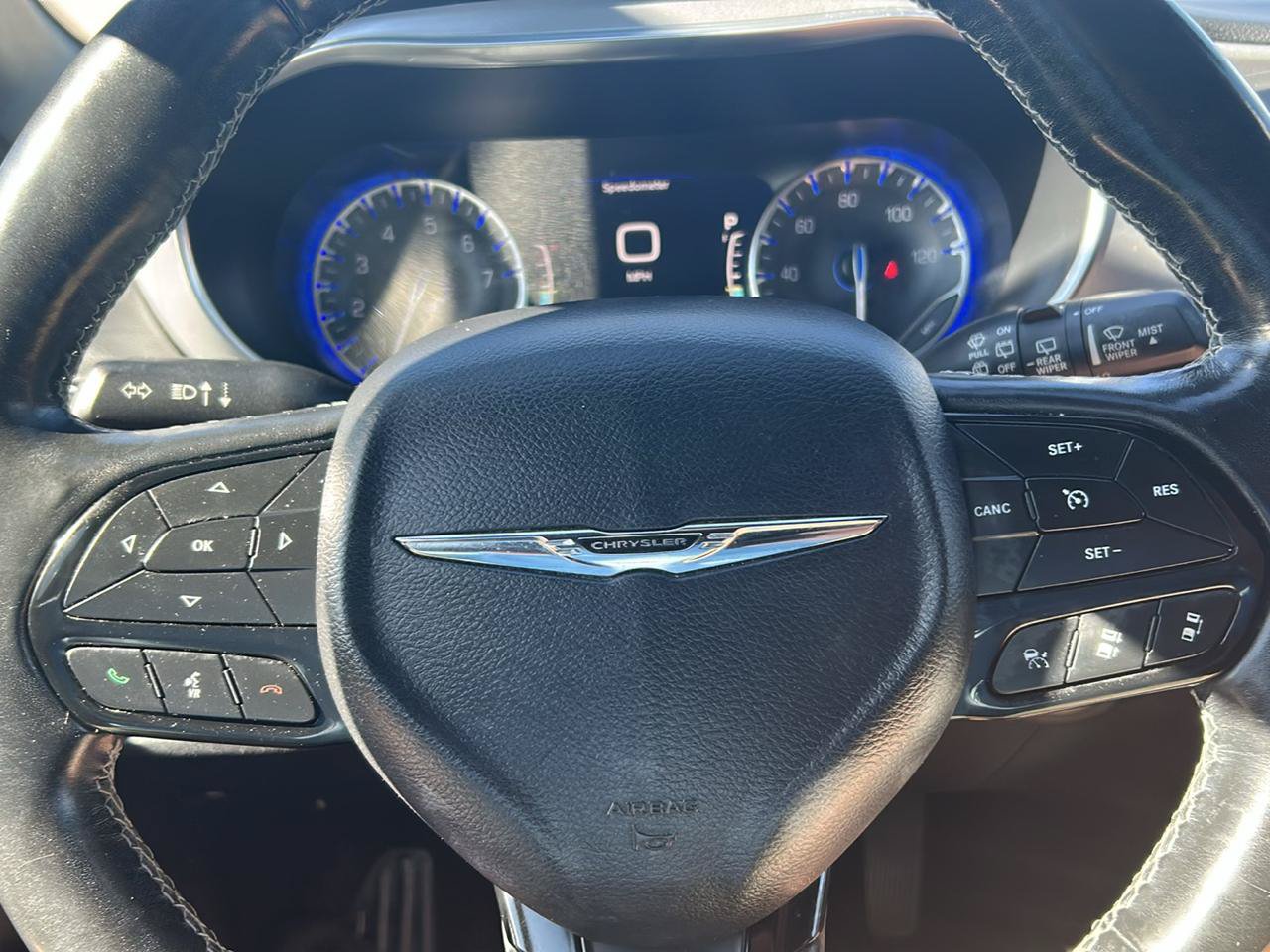 Used 2019 Chrysler Pacifica Touring-L w/ Advanced Safetytec Group FWD image 12