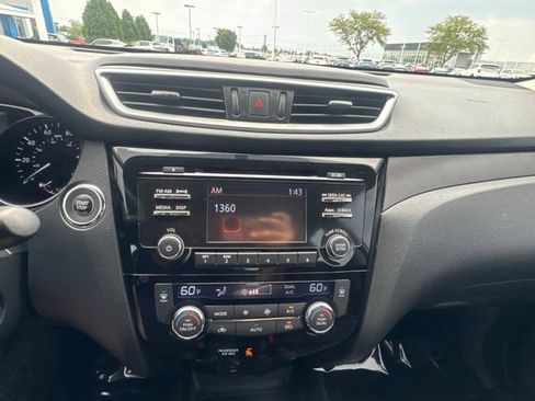 Used 2015 Nissan Rogue SV AWD/4WD image 22