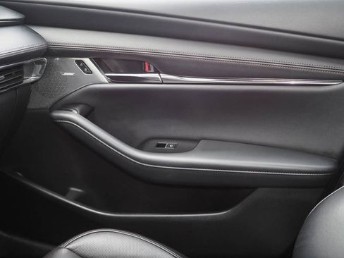 Used 2022 MAZDA MAZDA3 s image 25