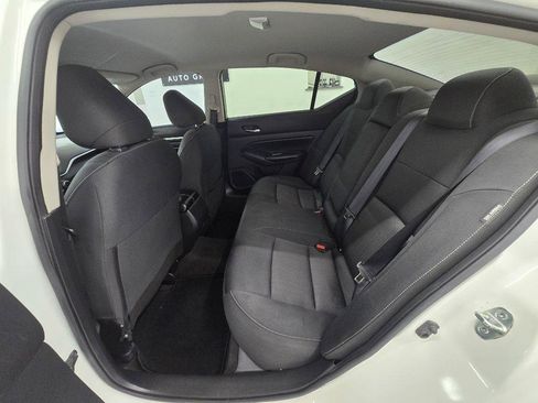Used 2022 Nissan Altima 2.5 SV FWD image 9