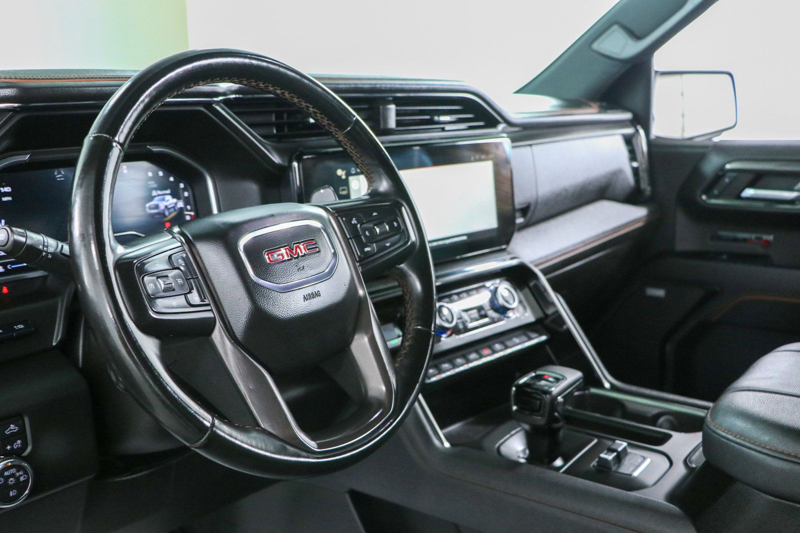 Used 2023 GMC Sierra 1500 AT4 w/ Technology Package AWD/4WD image 26