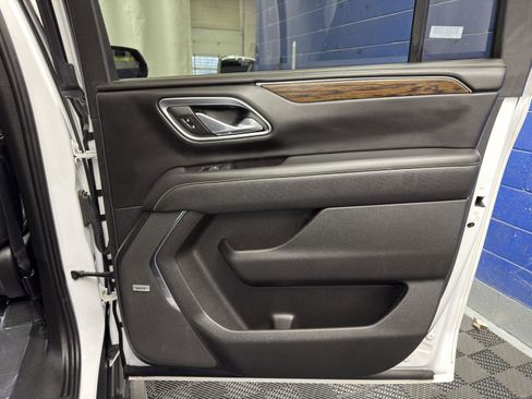 Used 2023 Chevrolet Suburban Premier image 38