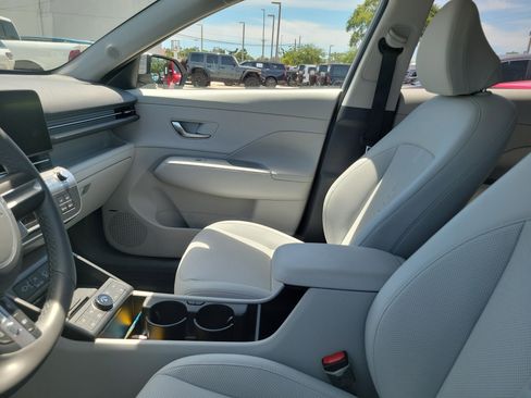 Used 2025 Hyundai Kona Limited AWD/4WD image 4