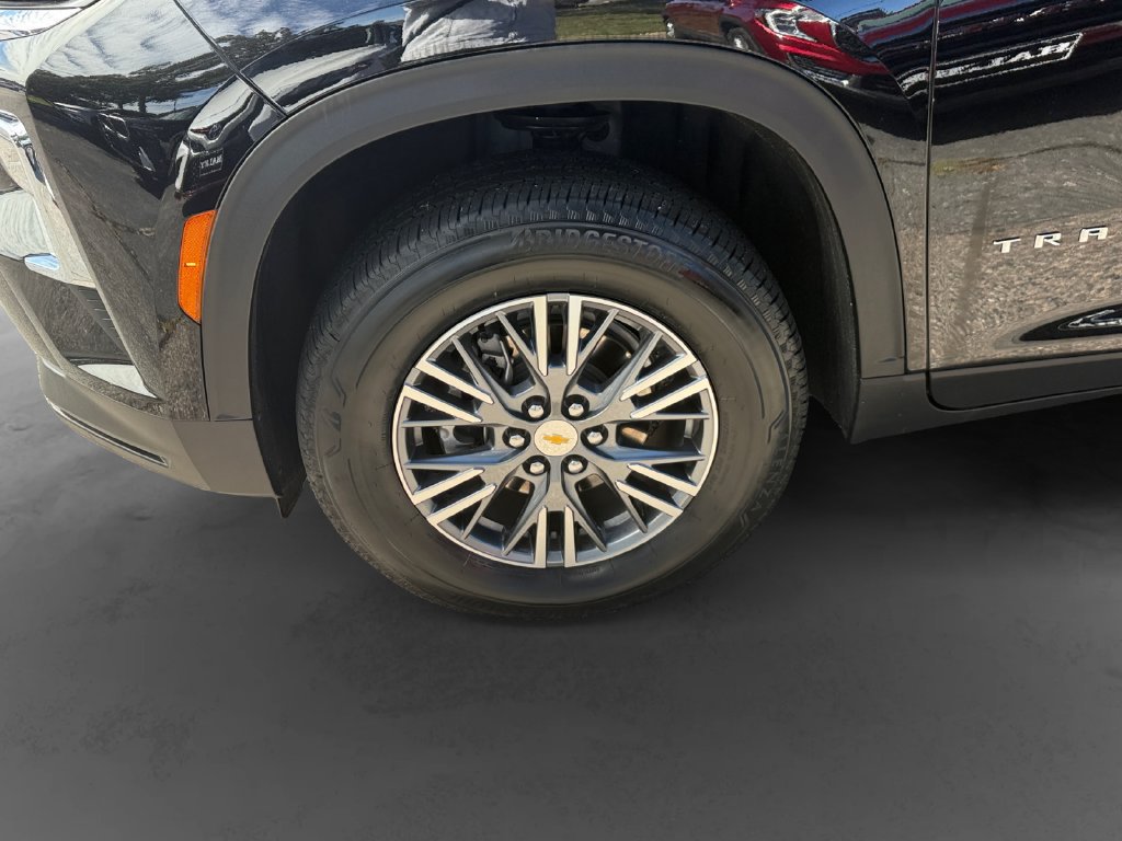 Used 2026 Chevrolet Traverse LT w/ Driver Confidence Package FWD image 9