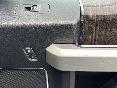 Used 2021 Ford F250 Lariat w/ Chrome Package image 20