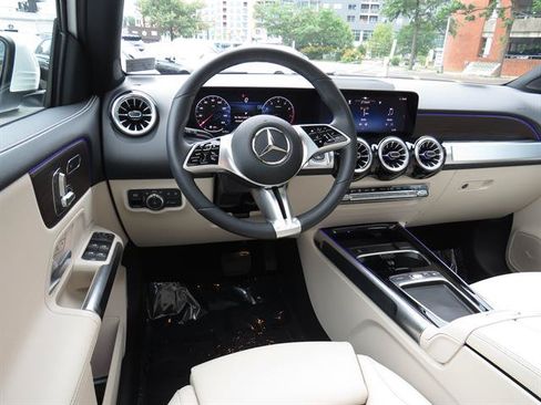 Used 2026 Mercedes-Benz GLB 250 4MATIC image 10