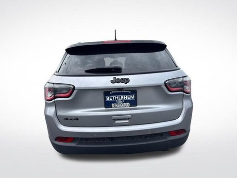 Used 2019 Jeep Compass Latitude AWD/4WD image 4