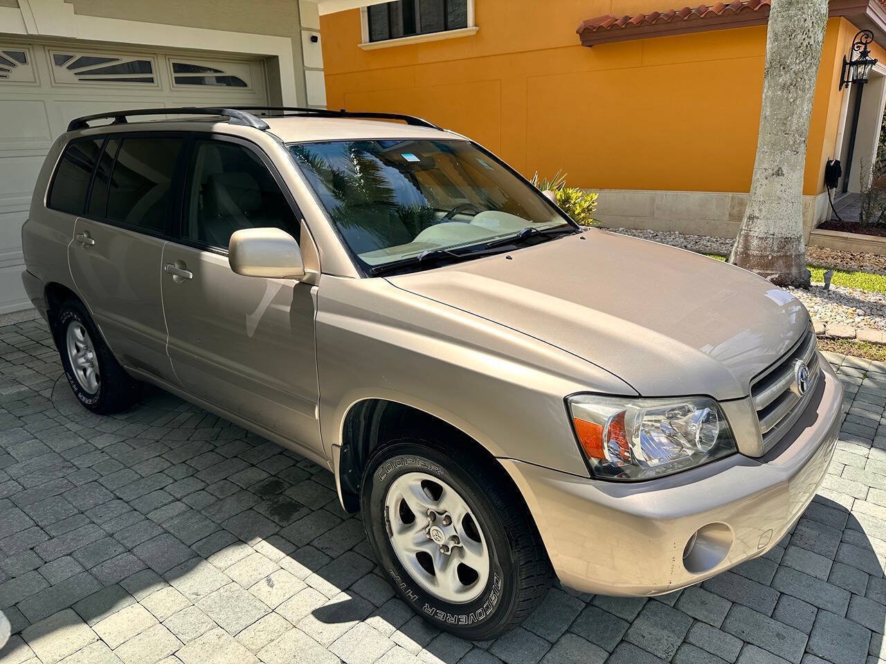 Used 2005 Toyota Highlander 2WD V6 w/ 3rd Row image 34