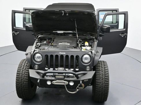 Used 2017 Jeep Wrangler Unlimited Rubicon w/ Connectivity Group AWD/4WD image 34