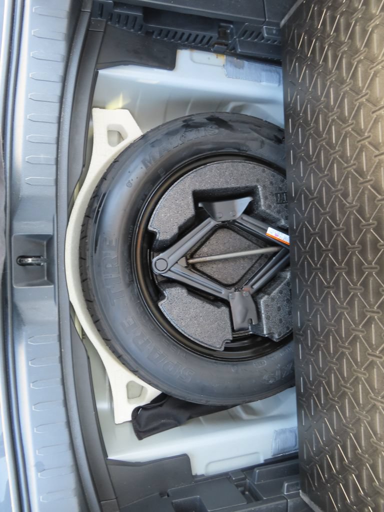 Used 2024 Toyota RAV4 LE AWD/4WD image 29