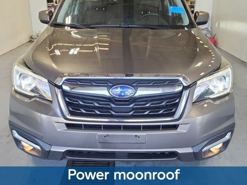 Used 2017 Subaru Forester 2.5i Touring AWD/4WD image 11