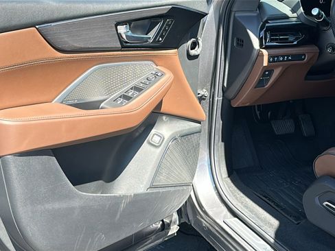 Used 2022 Acura MDX SH-AWD w/ Advance Package image 23