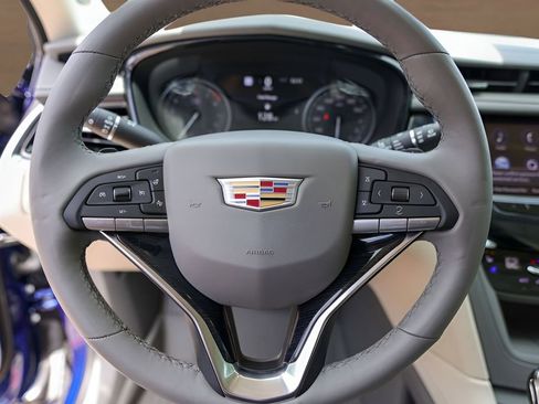Certified 2025 Cadillac XT6 Premium Luxury w/ Technology Package FWD image 12