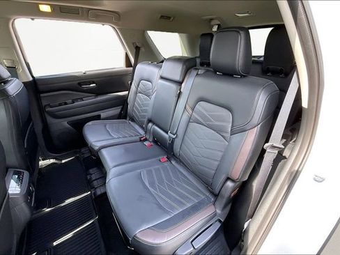 Used 2024 Nissan Pathfinder Platinum w/ Cargo Package image 16