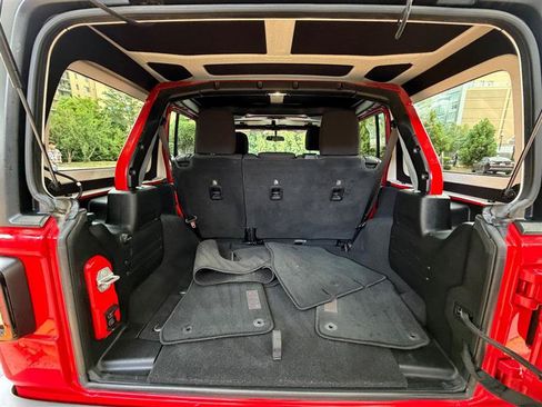 Used 2018 Jeep Wrangler Unlimited Sport S AWD/4WD image 25