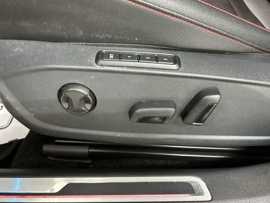 Certified 2023 Volkswagen Jetta GLI Autobahn FWD image 10