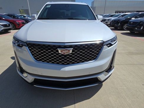 New 2025 Cadillac XT6 Luxury image 8