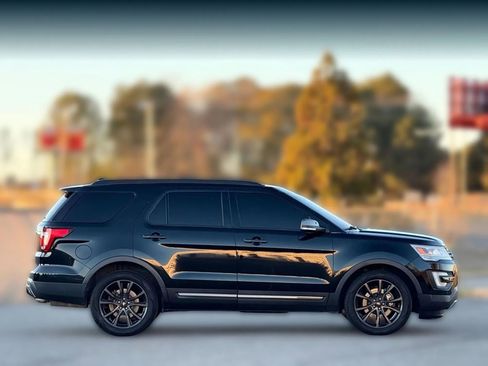 Used 2017 Ford Explorer XLT w/ Equipment Group 202A image 7