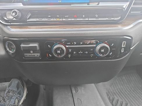 Used 2024 Chevrolet Silverado 1500 LT image 24