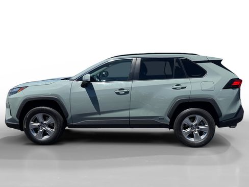 Used 2022 Toyota RAV4 XLE w/ Convenience Package AWD/4WD image 2