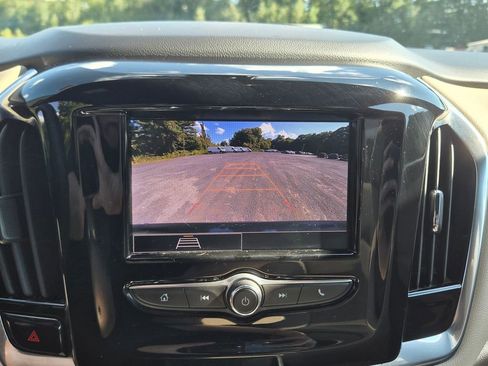 Used 2022 Chevrolet Traverse LS image 13