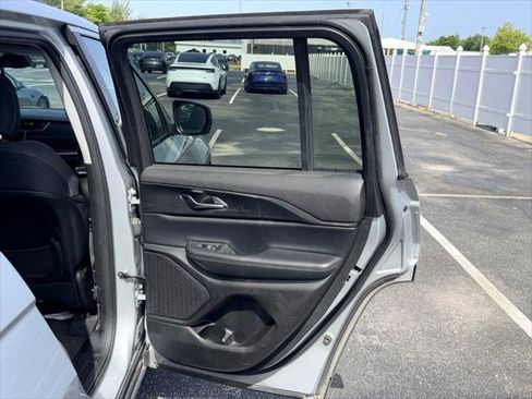 Used 2024 Jeep Grand Cherokee Laredo RWD image 17
