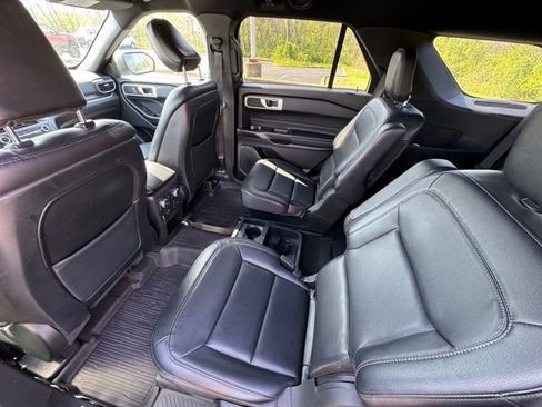 Used 2020 Ford Explorer XLT w/ Equipment Group 202A image 18