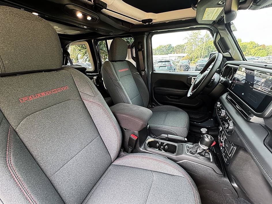 Used 2024 Jeep Wrangler Unlimited Rubicon w/ Capability Package AWD/4WD image 23