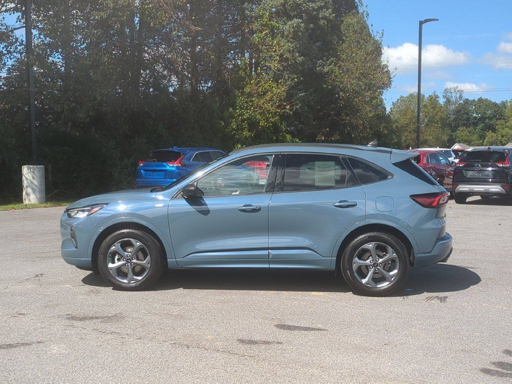 Used 2023 Ford Escape ST-Line w/ Tech Pack #1 AWD/4WD image 8
