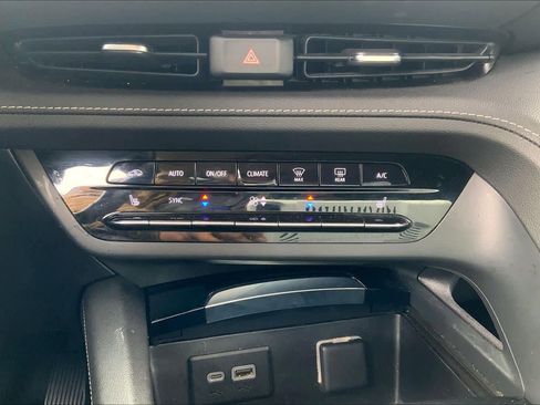 Used 2023 Buick Envision Essence image 34