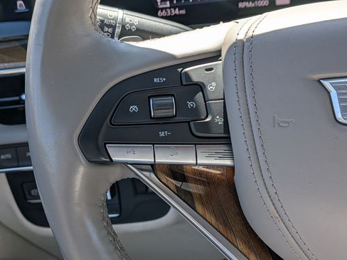 Used 2021 Cadillac Escalade Premium Luxury Platinum AWD/4WD image 18