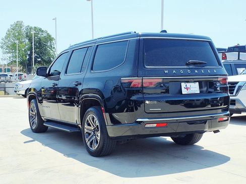 Used 2023 Jeep Wagoneer 4WD w/ Premium Group I image 2