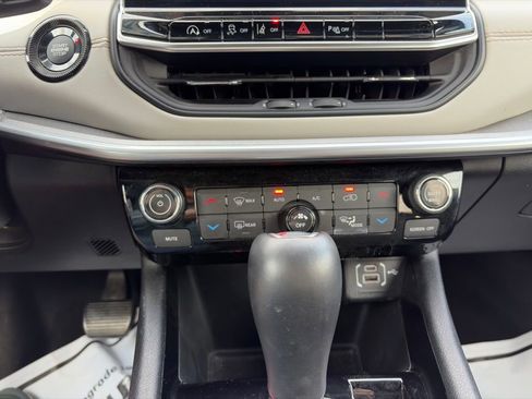 Used 2025 Jeep Compass Limited AWD/4WD image 24