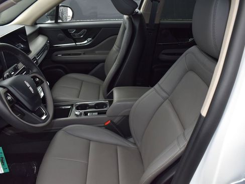 New 2025 Lincoln Corsair Grand Touring image 9