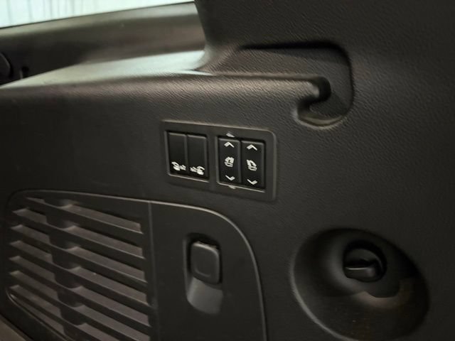 Used 2015 Chevrolet Suburban LT AWD/4WD image 12